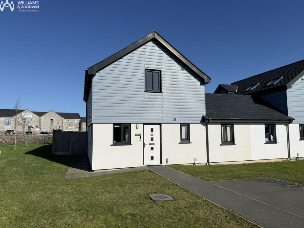 3-bed detached on Parc Delfryn, Brynteg, Anglesey, LL78, £269,950