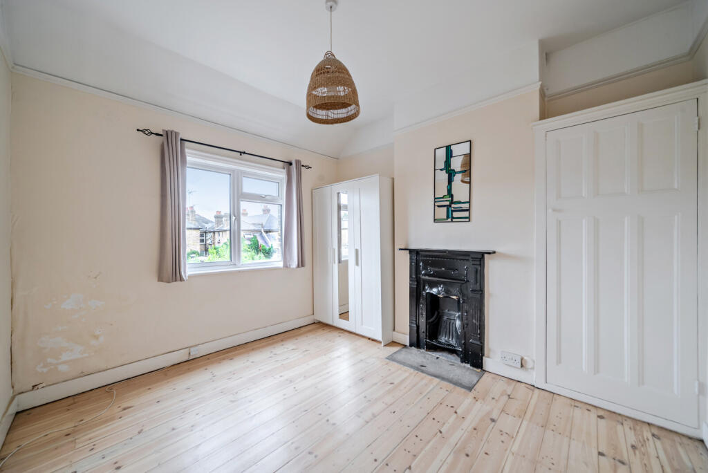 House in London, Royal Borough of Kingston upon Thames - More