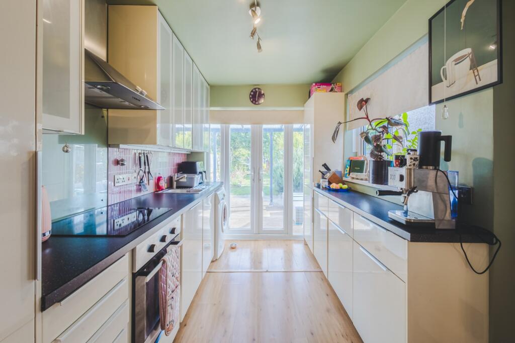 House in Stratton St Margaret, Upper Stratton - View 5