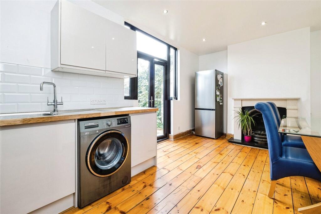 House in London, Chingford Mount, Highams Park - More