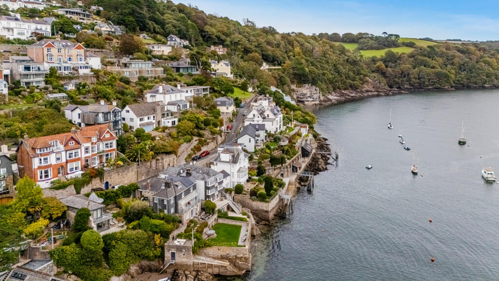 3-bed flat on Beacon Road, Kingswear, Dartmouth, Devon, £1,175,000