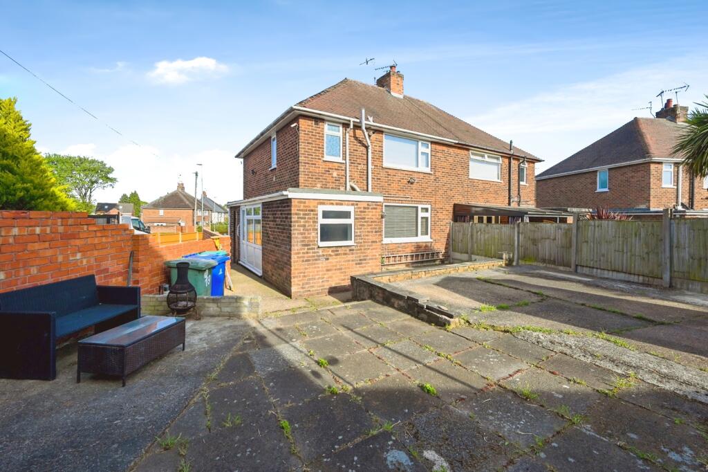 3-bed semi-detached on Stanton Place, Mansfield, Nottinghamshire, NG18, £165,000