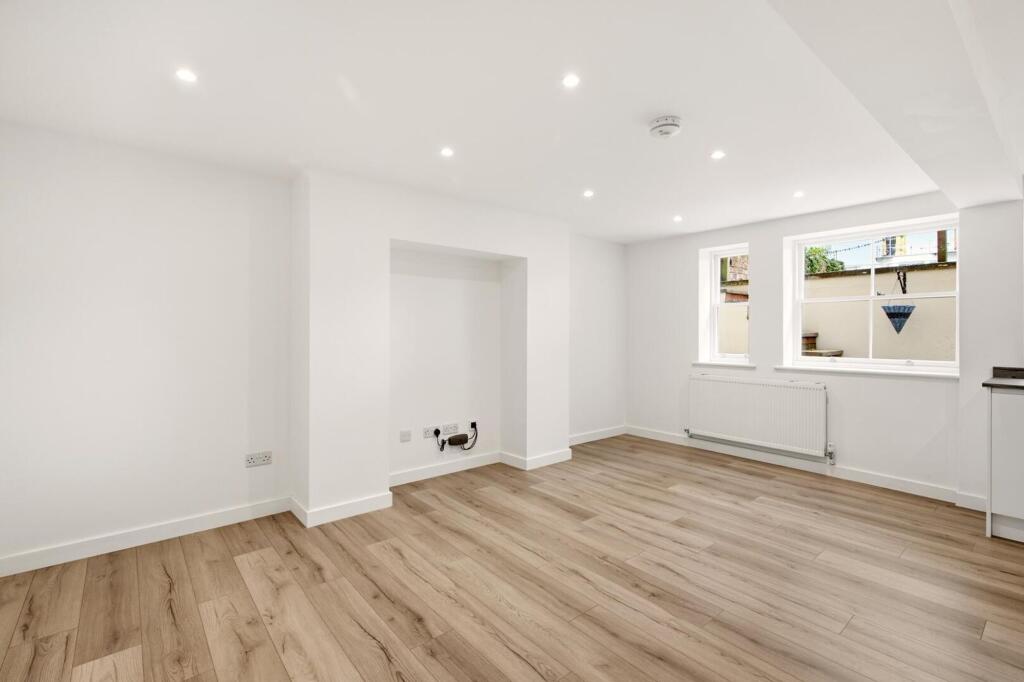 Warwick Place, Leamington Spa, CV32 - View 5