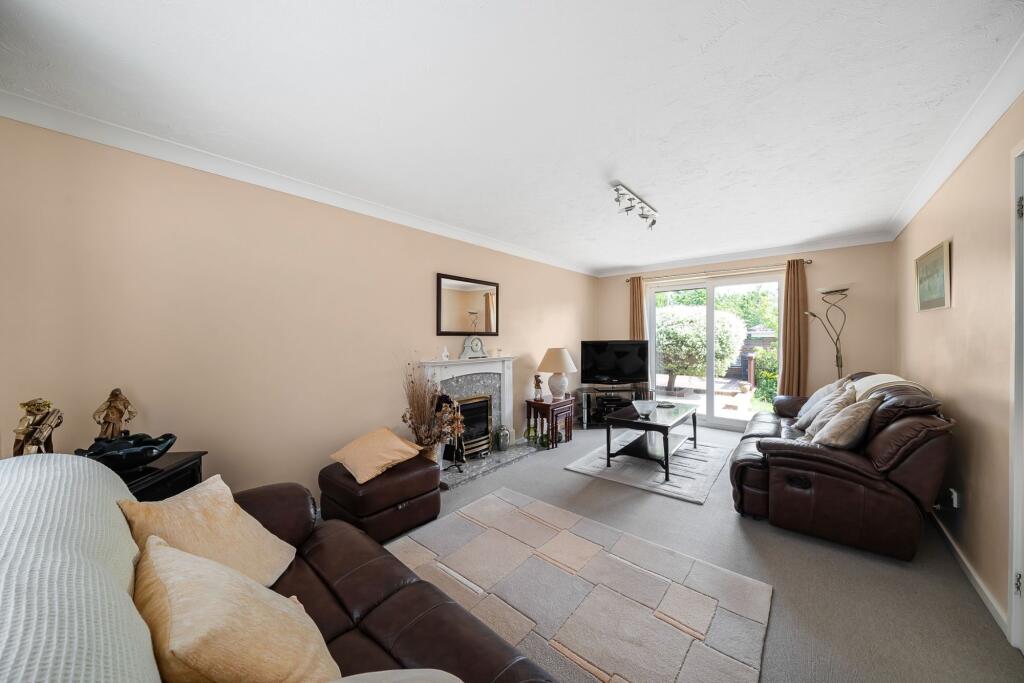 Cuxhaven Way, Andover, SP10 photo 3