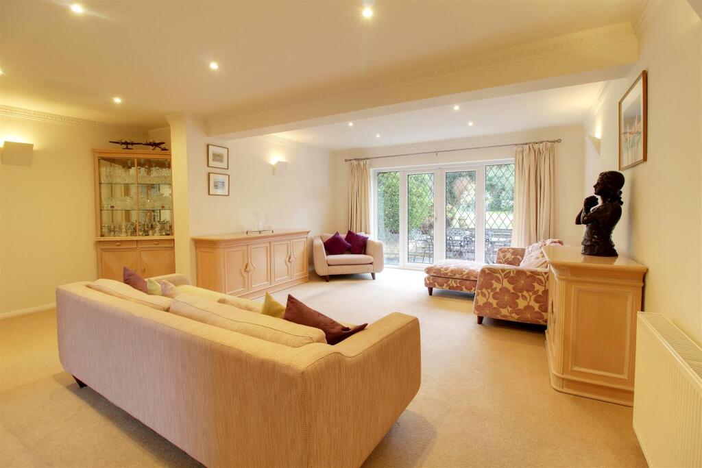 House in Potters Bar, Hertfordshire - View 2
