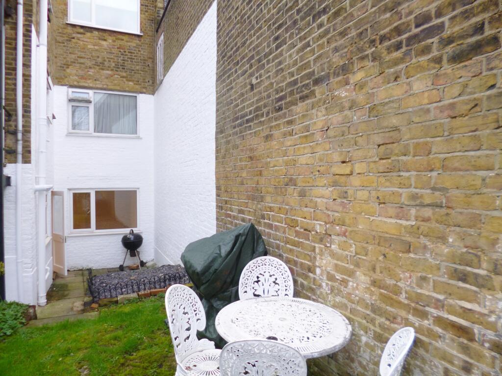 Apartment in Watford - View 2