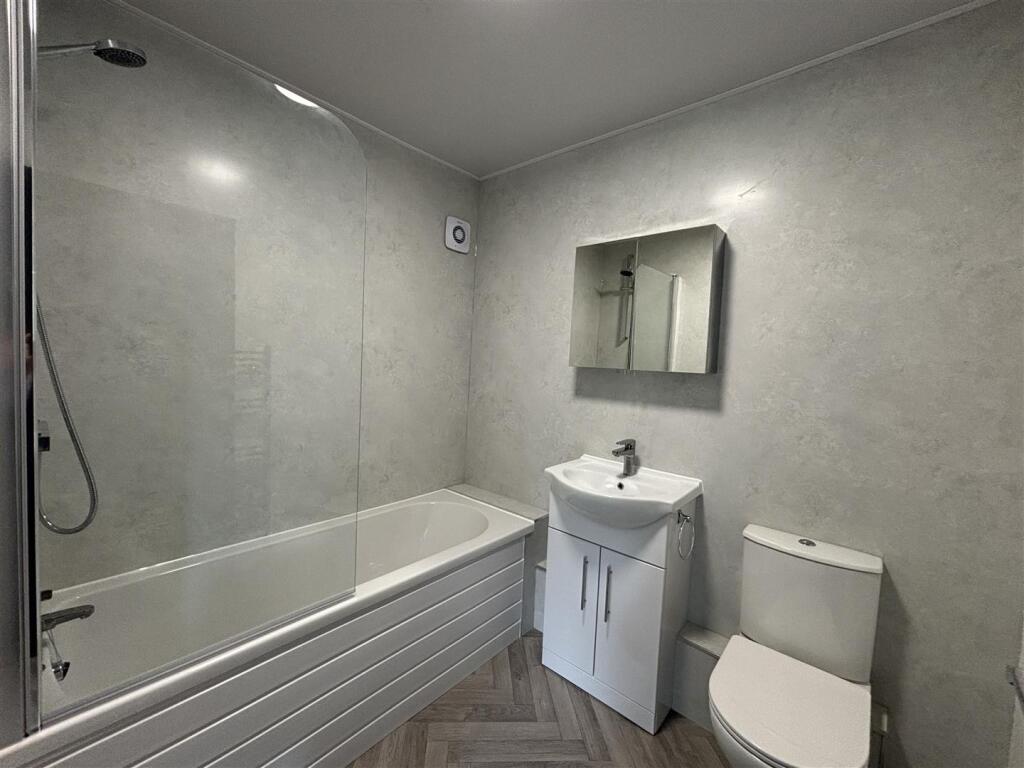 Apartment in Leeds, West Yorkshire - View 4