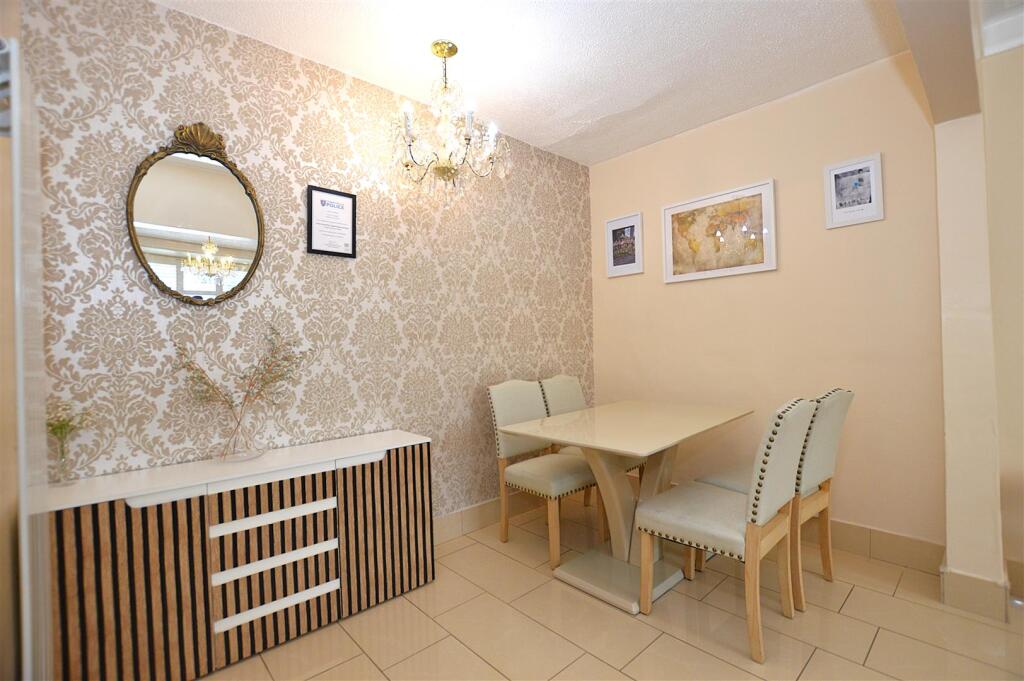 House in London, Worton - View 4