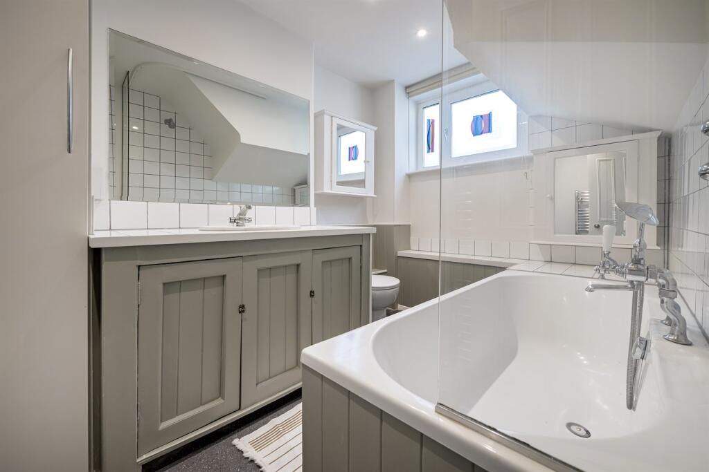 Apartment in London, North Kensington - More