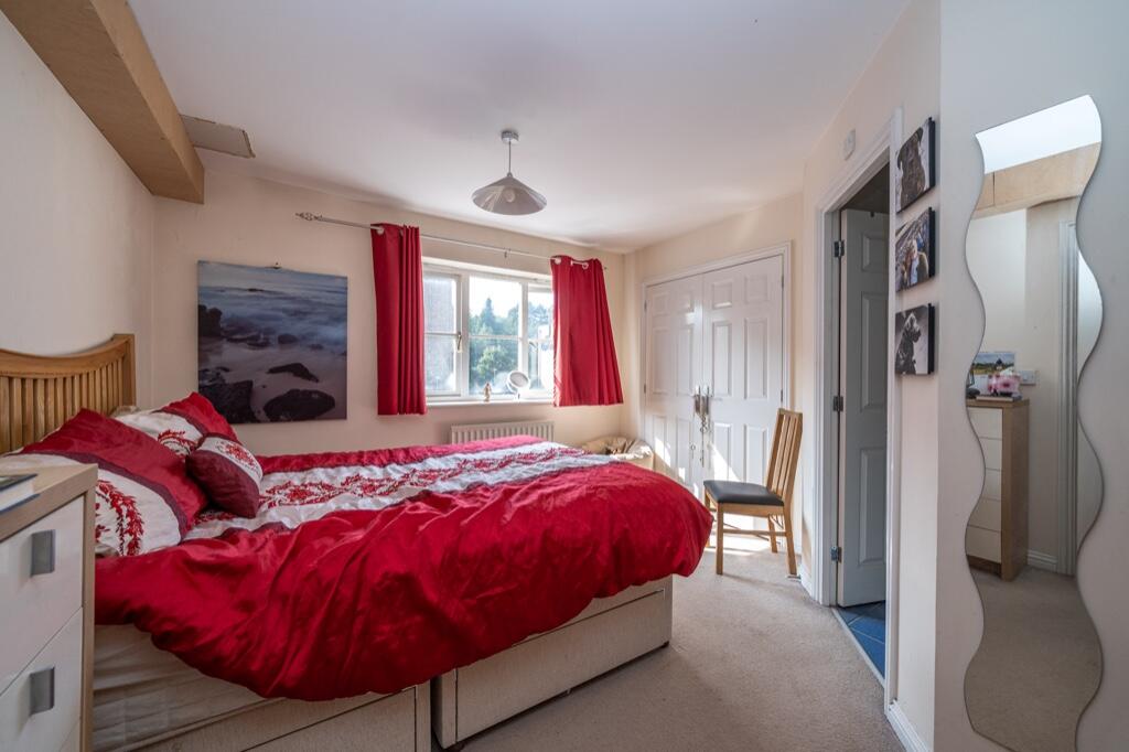 Apartment in Dacorum, Hertfordshire - View 6
