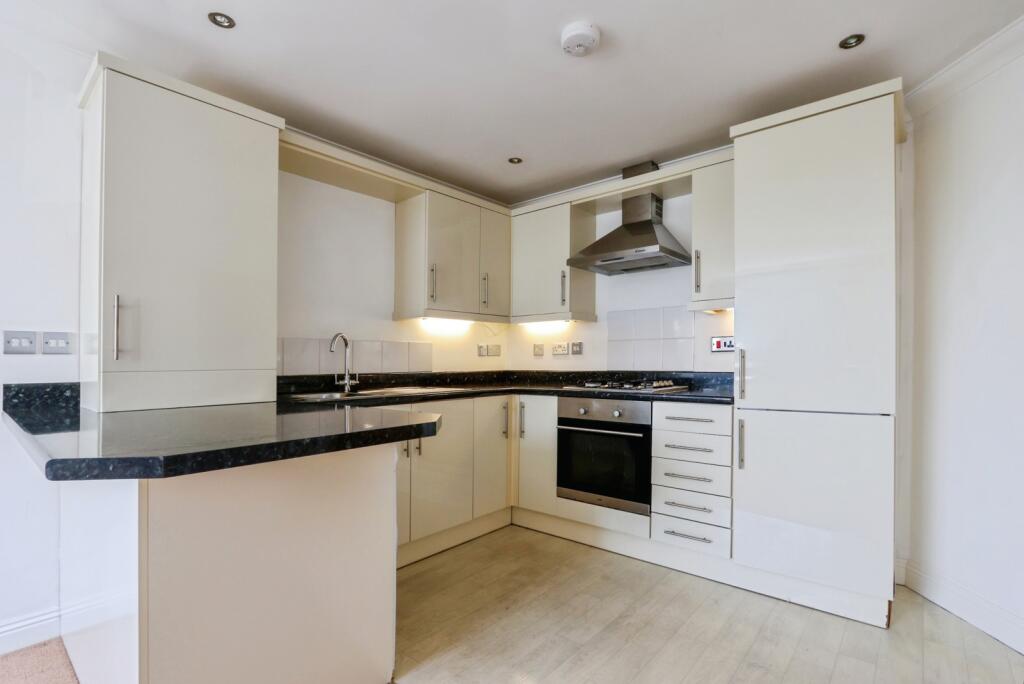 Apartment in Upton, Lytchett Minster and Upton - View 3