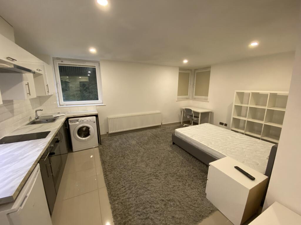 Main image of property: Flat 87, 205 Clarendon Road, Leeds, LS2 9DU