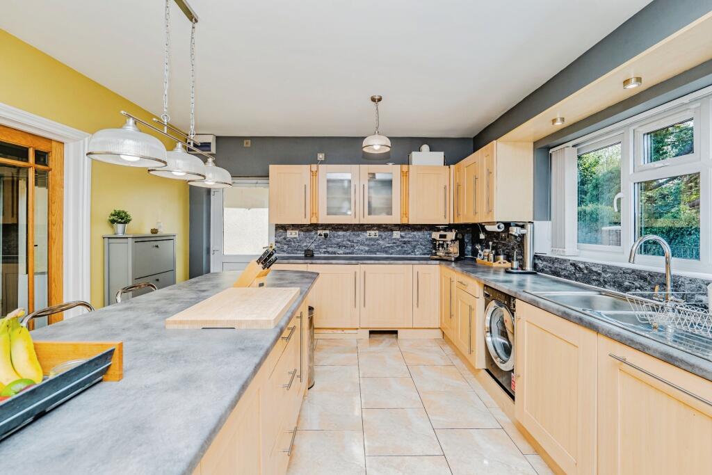 House in Cardiff, Treharris - More