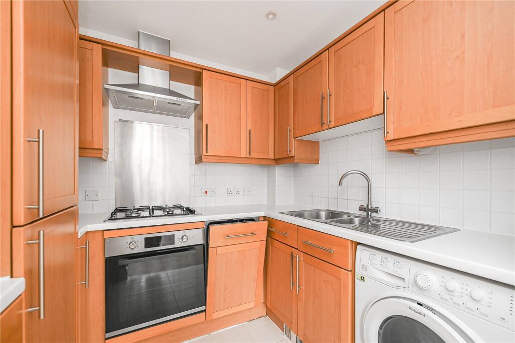 Apartment in London, Strawberry Hill - View 2