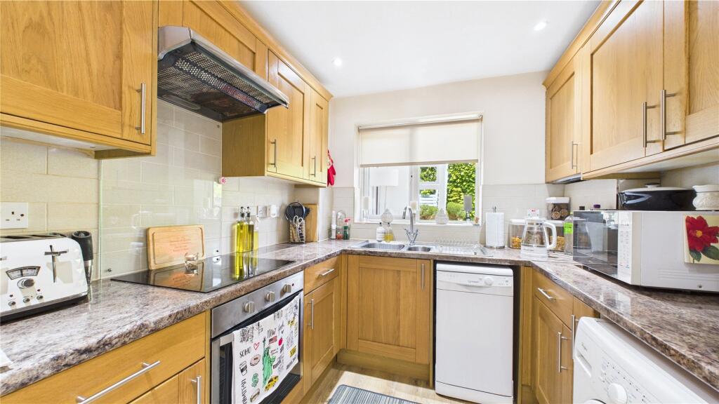 Fromow Gardens, Windlesham, Surrey, GU20 - More