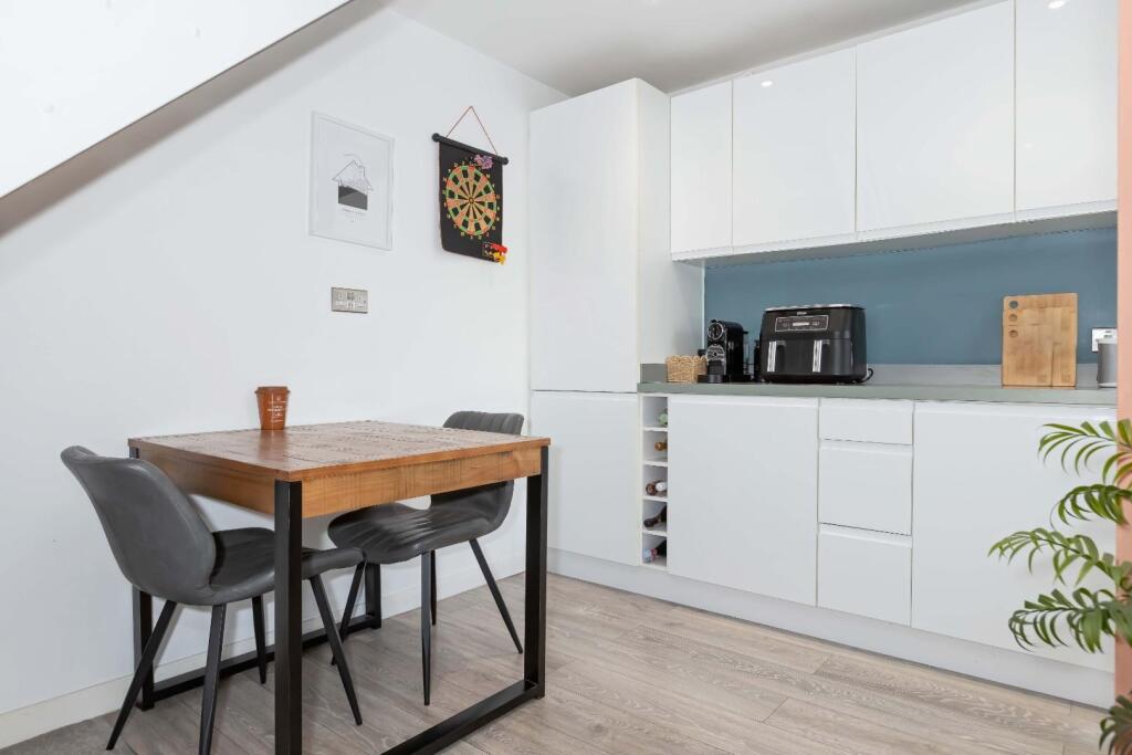 House in Brighton, Portslade Village - More