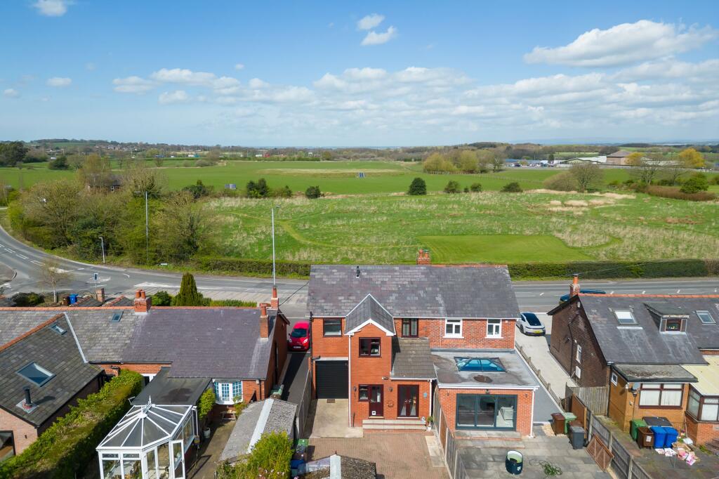 House in Wigan, Shevington Moor, Standish - View 4