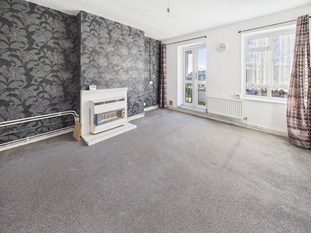 Reddington Drive, Langley, Berkshire, SL3 photo 3