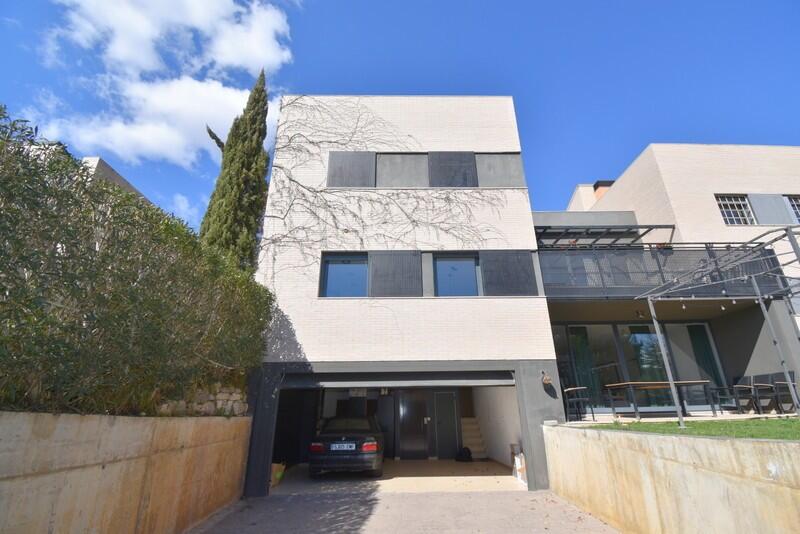 Main image of property: Valencia, Valencia, Chiva