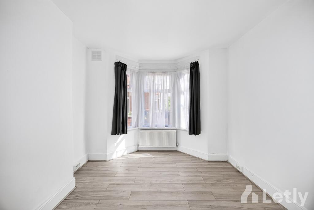 Apartment in London, Little Ilford - More