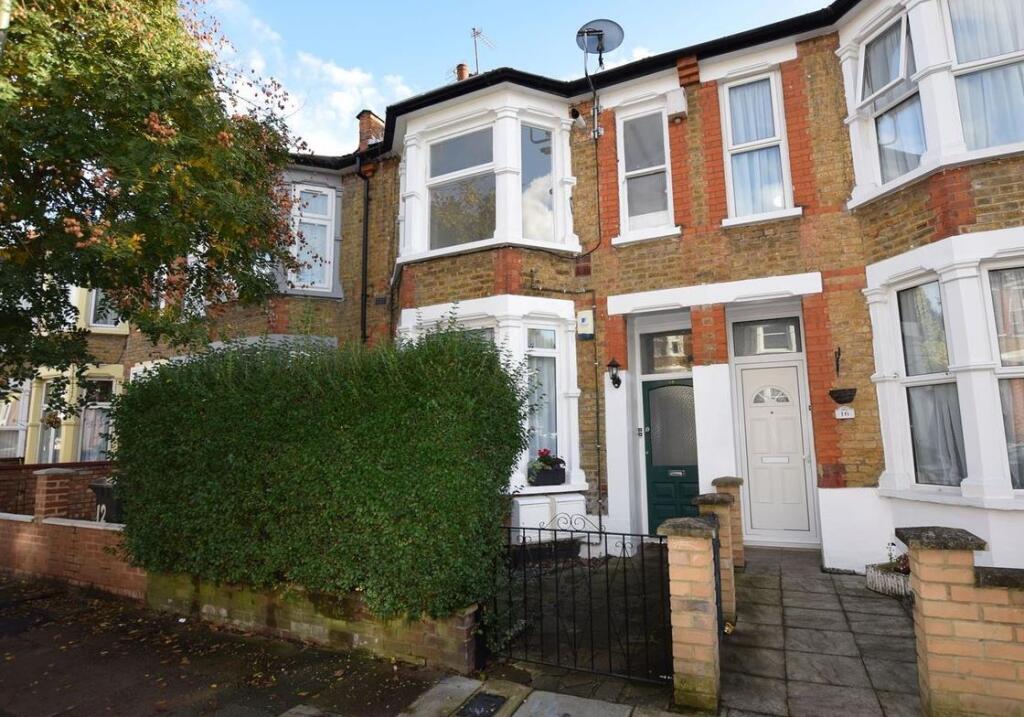 2-bed flat on 14A Glebe Road, Finchley, London, N3 2AX, £185,000