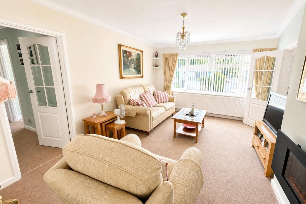 House in Highcliffe-on-Sea, Highcliffe and Walkford - View 2