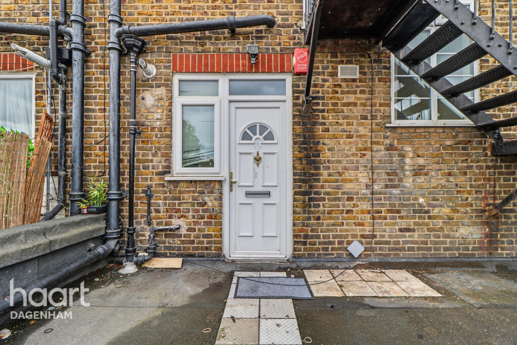 Apartment in Romford - View 2