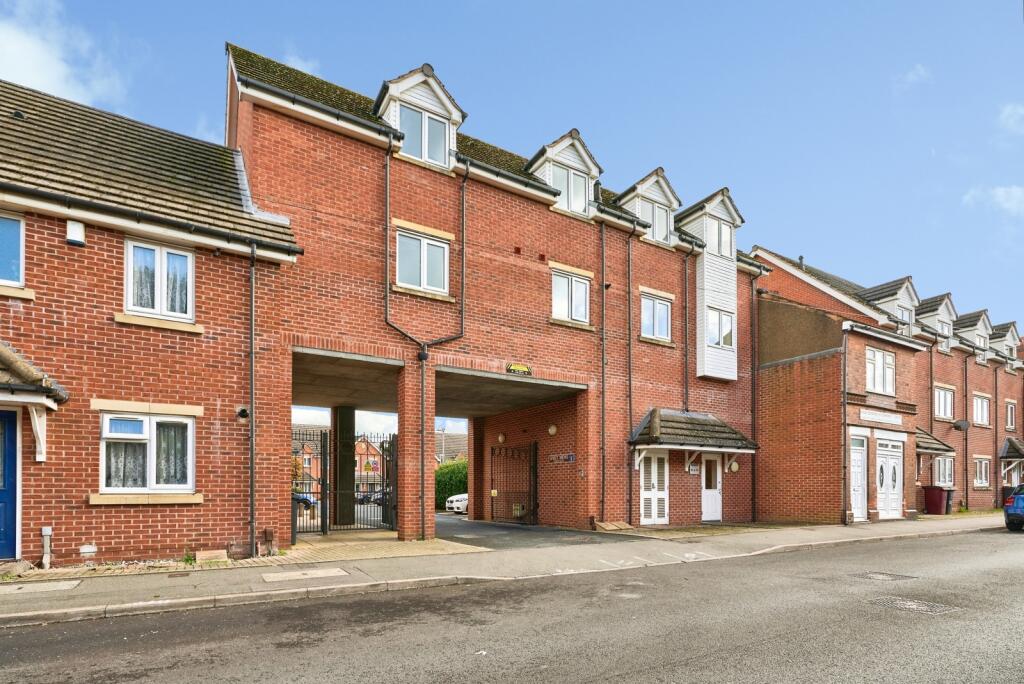 2-bed flat on Cobden Street, Wednesbury, West Midlands, WS10, £130,000