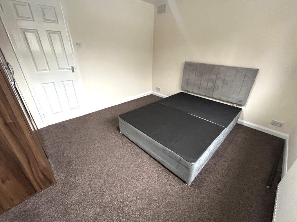 Apartment in Wakefield - View 5