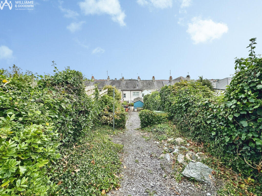 House in Holyhead, Porth-y-Felin - View 4