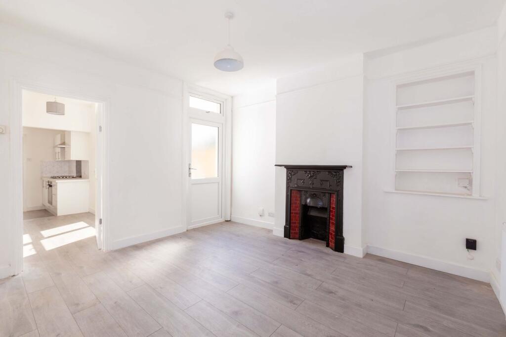 House in Slough - View 4