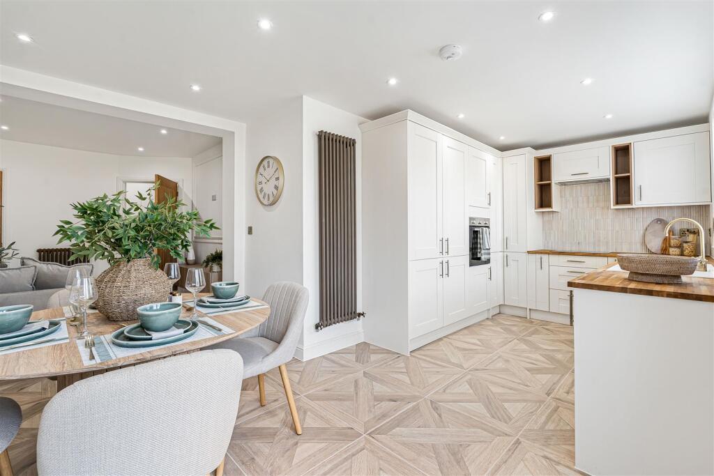 4-bed semi-detached on Hildyard Close, Quedgeley, £375,000