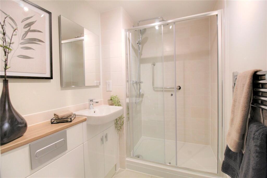 Station Road, Hook, Hamshire, RG27 - More