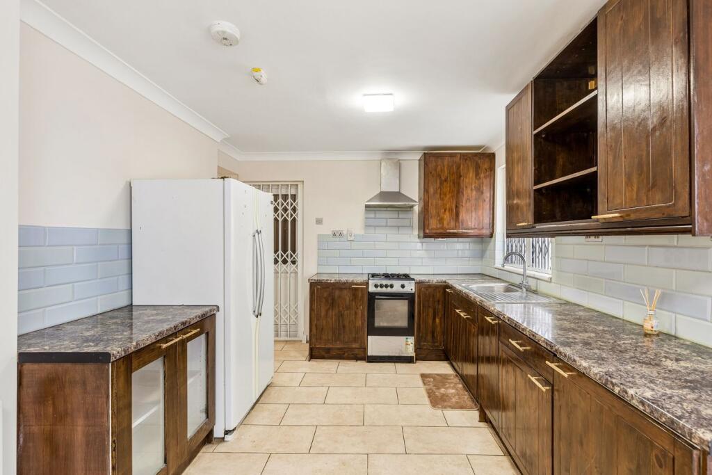 House in London, Harrow Weald - More