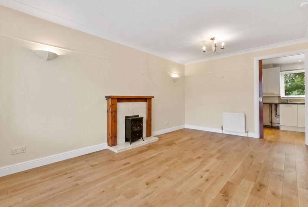St. Marys Crescent, Barrhead, G78 photo 4