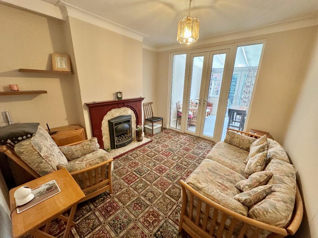 Thurloe Gardens, Romford photo 3
