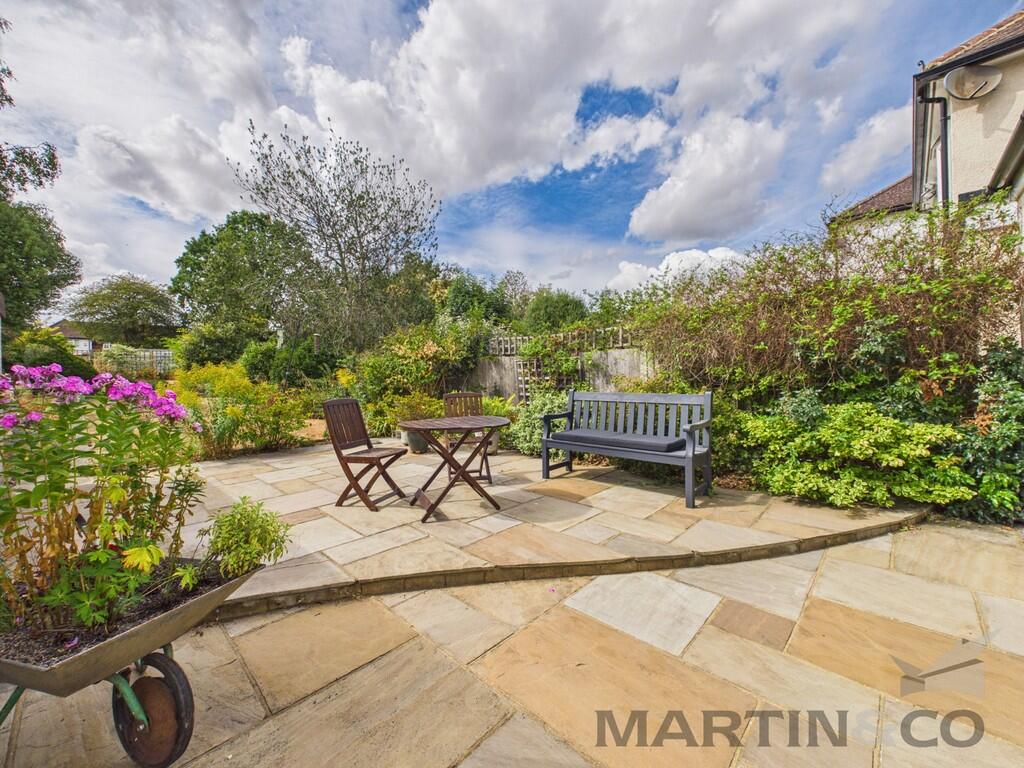 Charmouth Road, St Albans photo 3