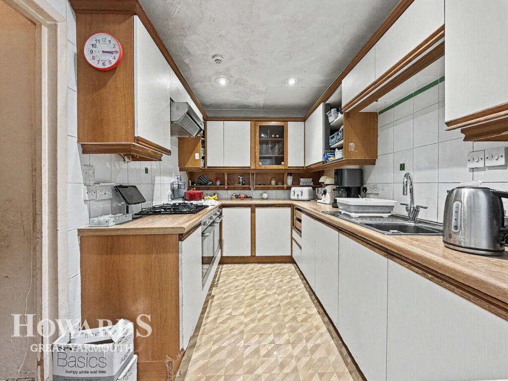 Trafalgar Road, Great Yarmouth photo 2