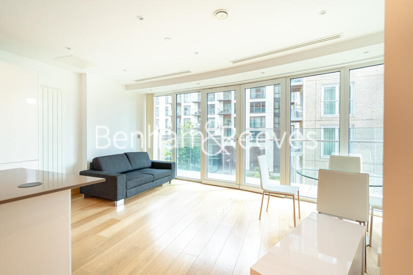 Main image of property: Arena tower, Crossharbour Plaza, E14