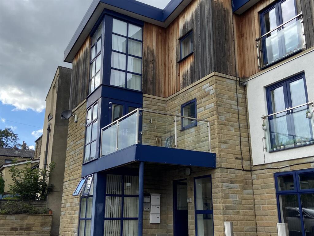 Main image of property: Apt 20 Drakes Yard, Moldgreen HD5