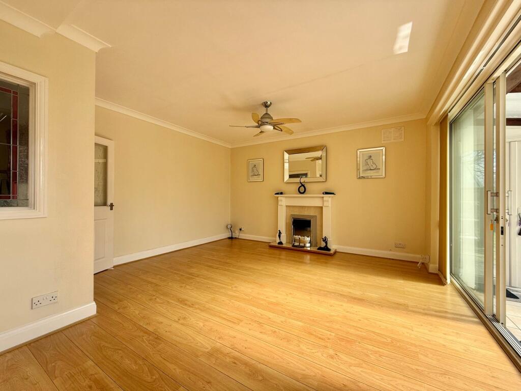 Thorne Crescent, Bexhill-on-Sea, TN39 photo 4