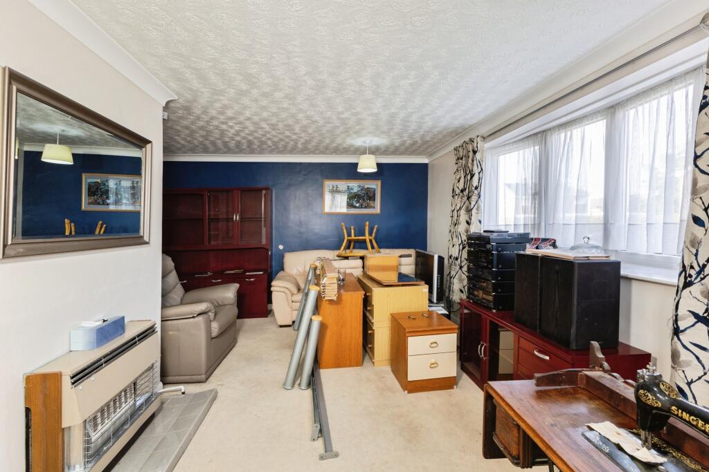House in Woodley, Wokingham - View 5