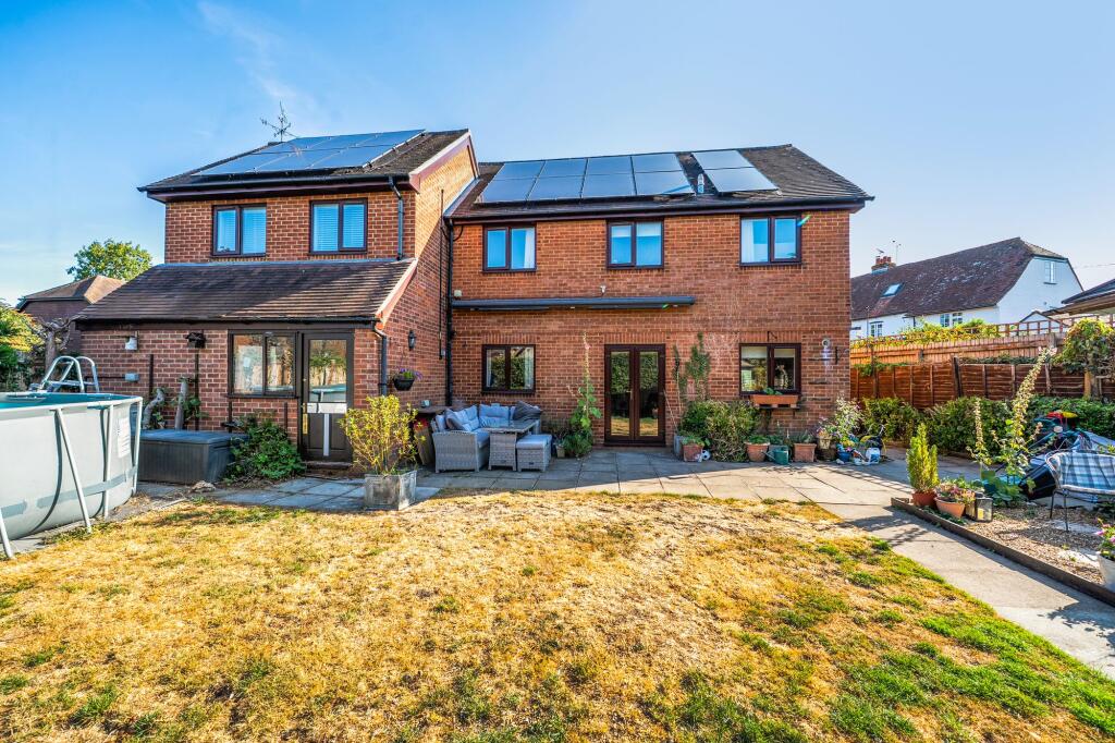 House in Hart, Hillside, Odiham - View 2