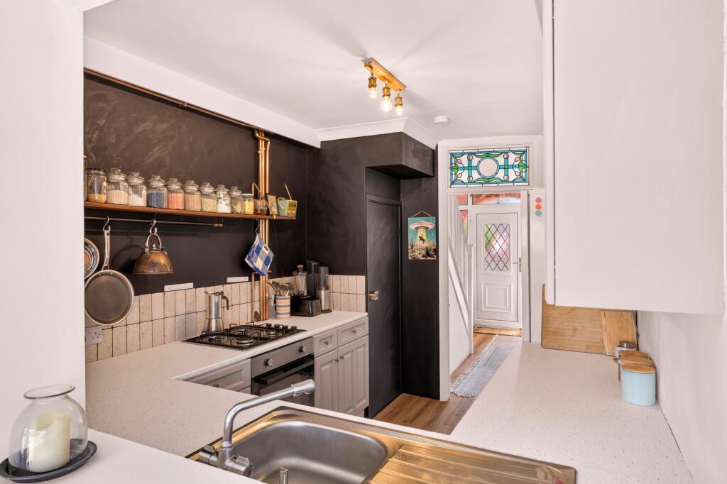 Meadow Road, Worthing, BN11 - View 3