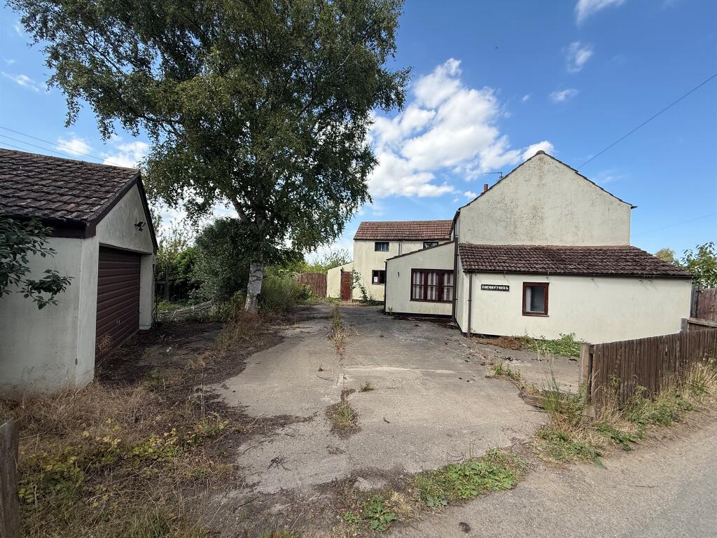 2-bed house on Herdgate Lane, Pinchbeck, Spalding, £180,000