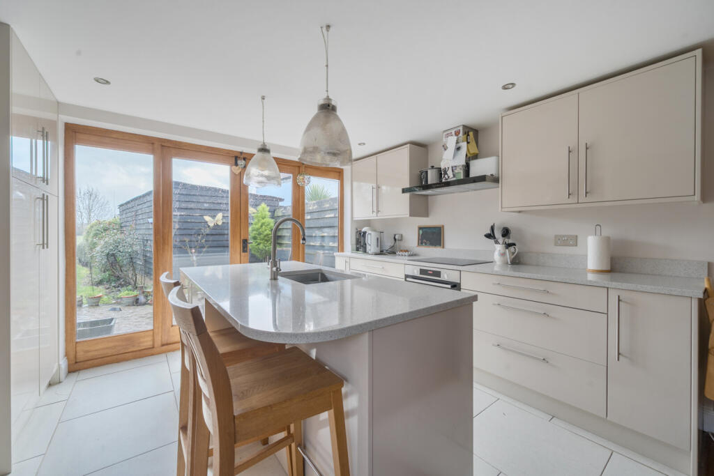 House in Bradfield, Tutts Clump - View 2