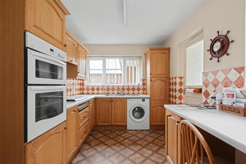 Bridle Road, Bramcote, Nottingham photo 3