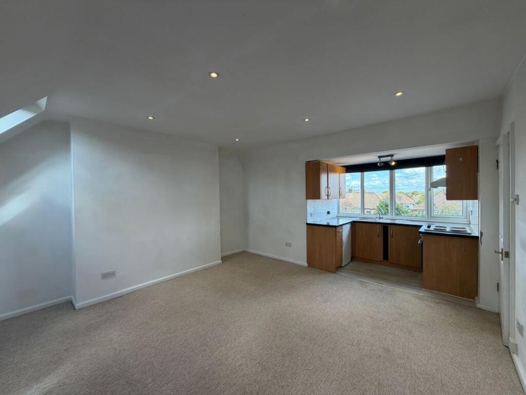 Apartment in Whitton, Whitton High Street - View 5