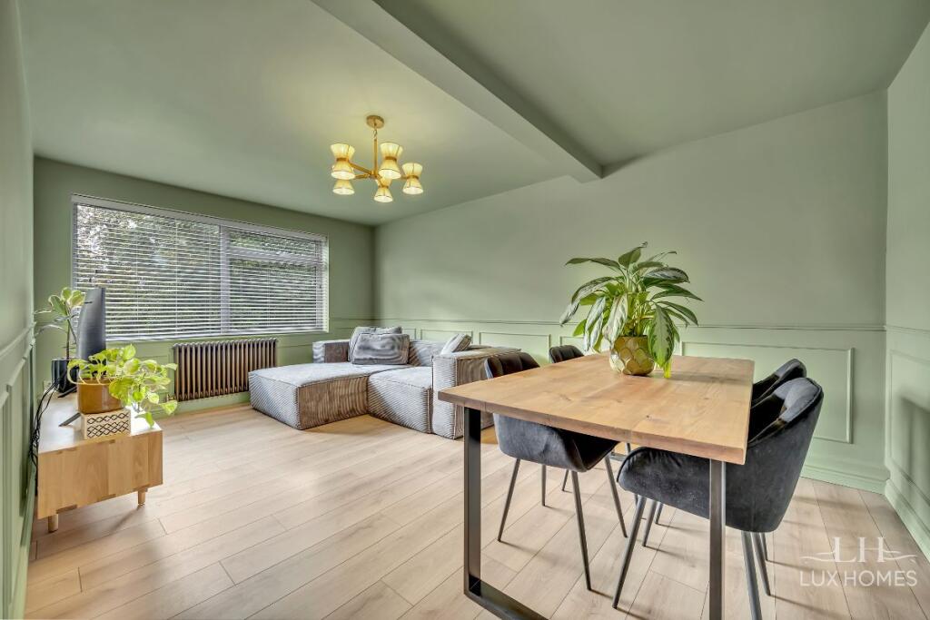 2-bed flat on Becketts Court, Great Warley, Brentwood, £300,000