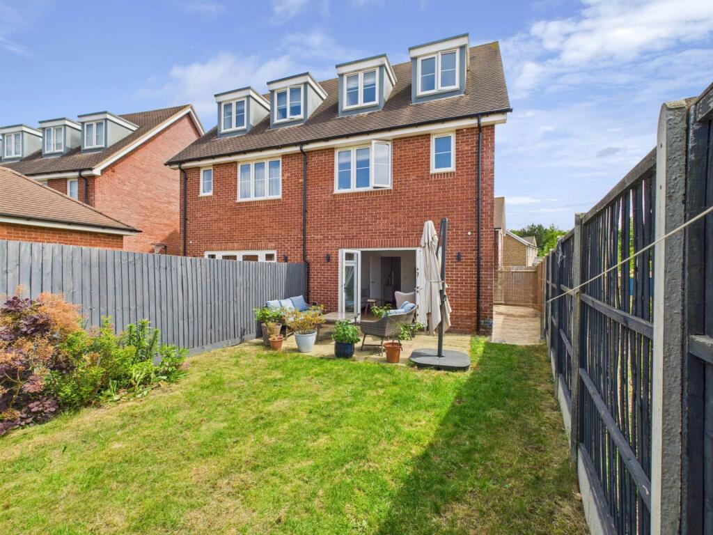 Westland Close, Haddenham photo 2